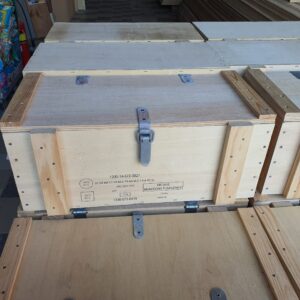 CAISSE EN BOIS, PETIT FORMAT         