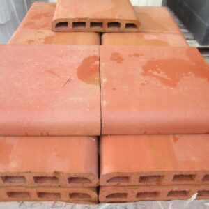 BRIQUE DEVANT DE MARCHE